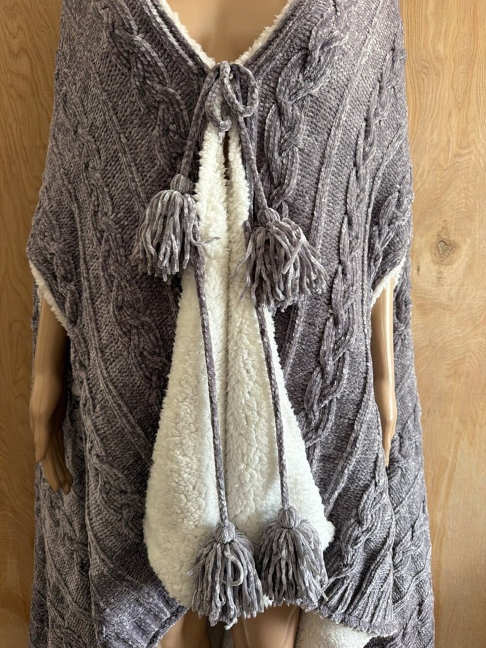 Soft Surroundings Chenille Sherpa Wearable Hooded Cable Knit Throw 46 x 78 - Picture 5 of 14